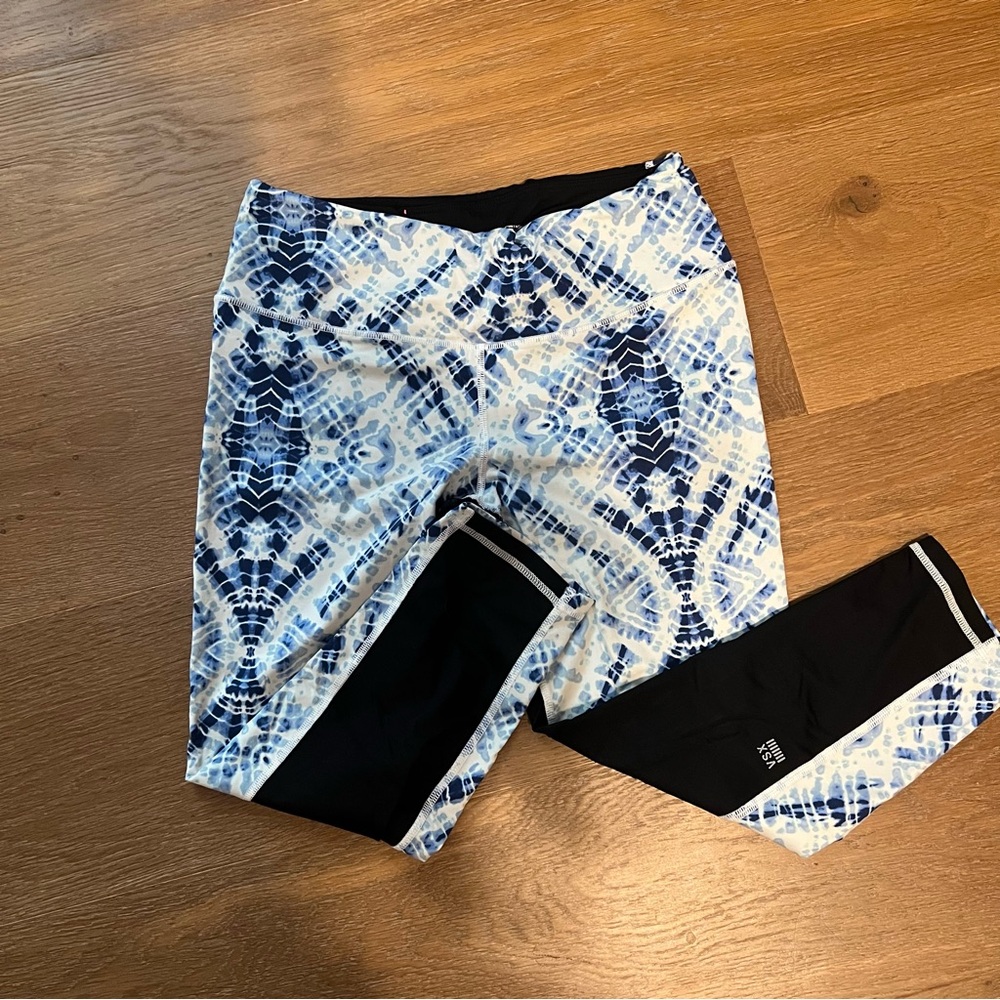 Victorias Secret VSX Blue and White Patterned Leggings